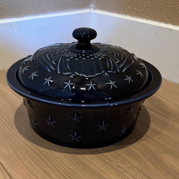 Longaberger navy Pottery 1 1/2 quart with Lid Patriotic Design - Picture 7 of 11